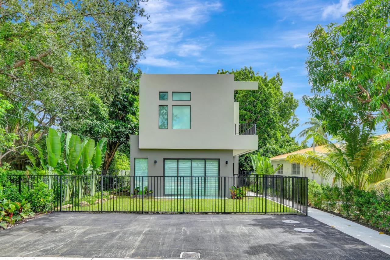 Holiday home Modern Design And Brand New Furniture Miami