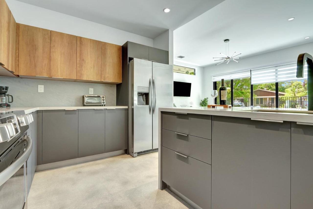 Modern Design And Brand New Furniture * Miami
