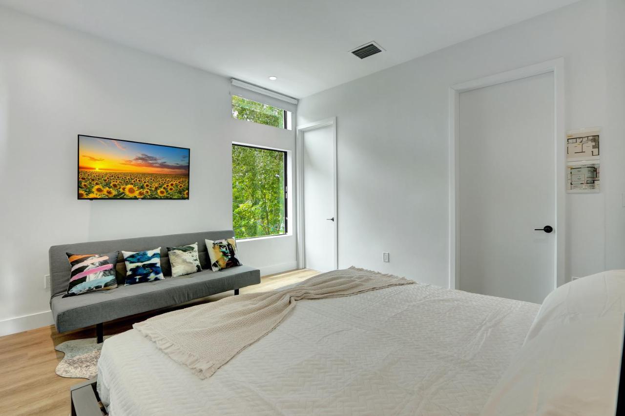 Modern Design And Brand New Furniture * Miami