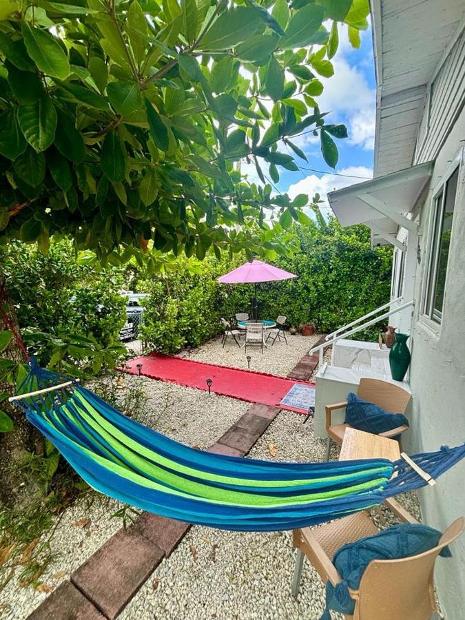 2 Twin Bedroom - Location In - Luggage Storage, Parking And Laundry For Free!!!!