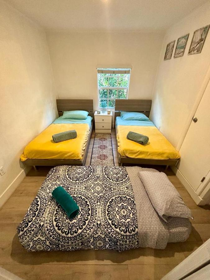 2 Twin Bedroom - Location In - Luggage Storage, Parking And Laundry For Free!!!! Gasthof *