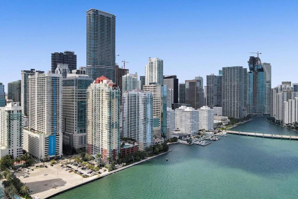 Superb Private Unit Perfectly Located In Brickell Apartment