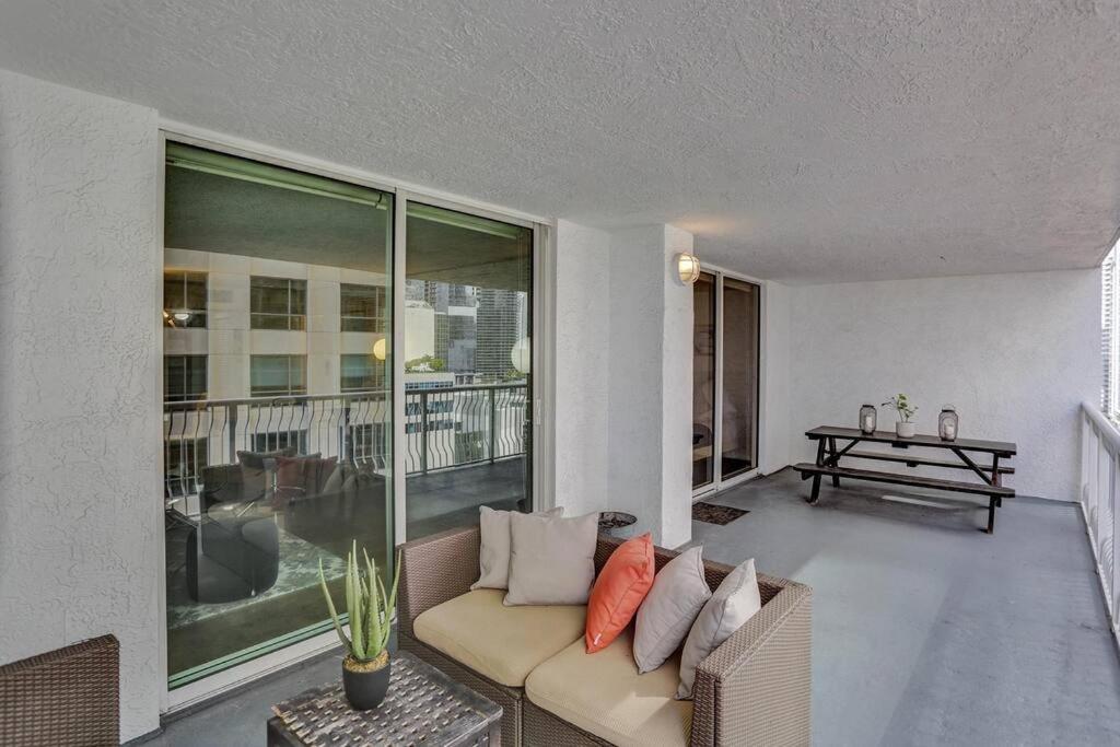 Superb Private Unit Perfectly Located In Brickell Apartment *
