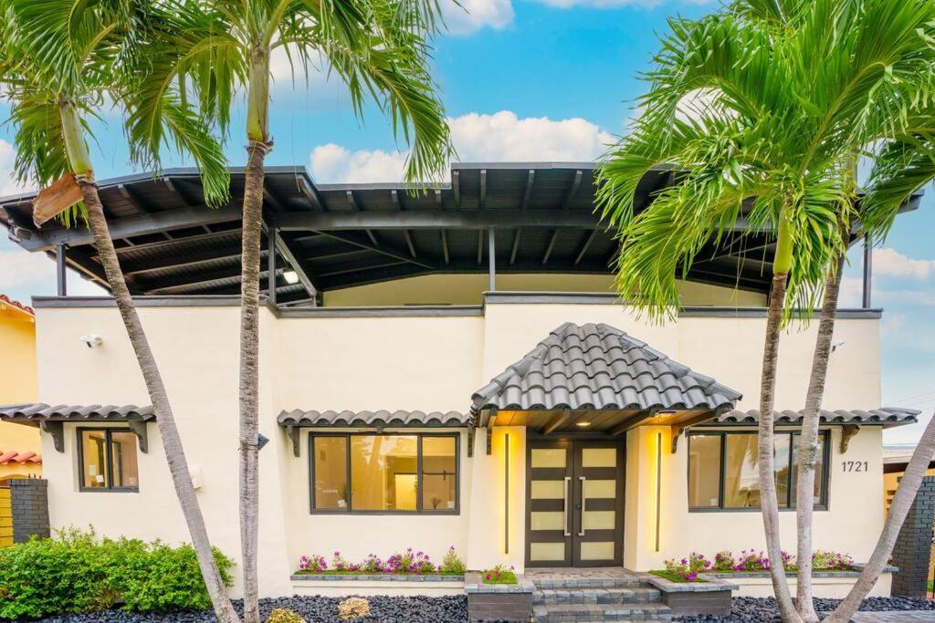 Apartment New & Calle Ocho With Arcade!