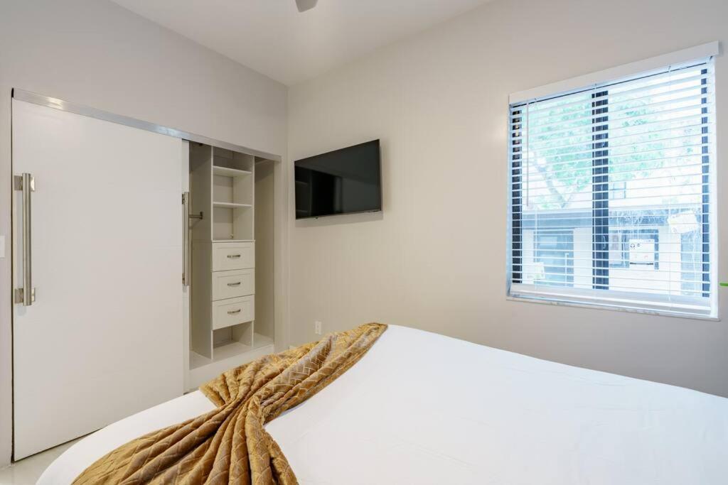 Apartment New & Calle Ocho With Arcade! *