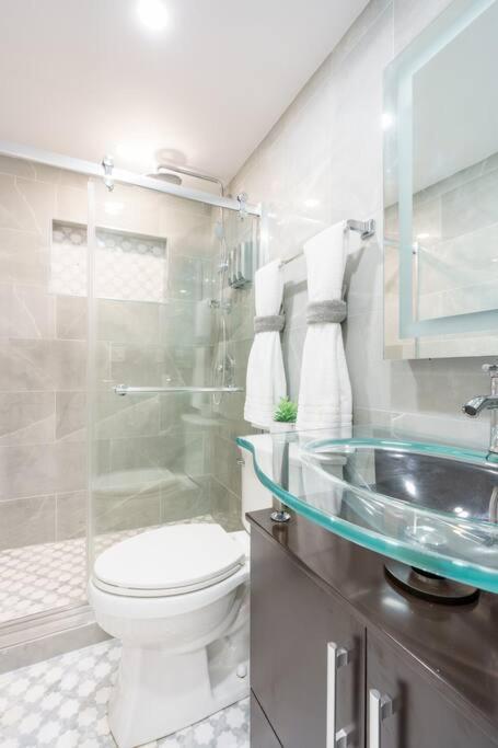Apartment New & Calle Ocho With Arcade!