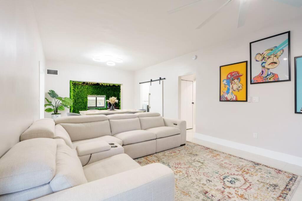 Apartment New & Calle Ocho With Arcade!
