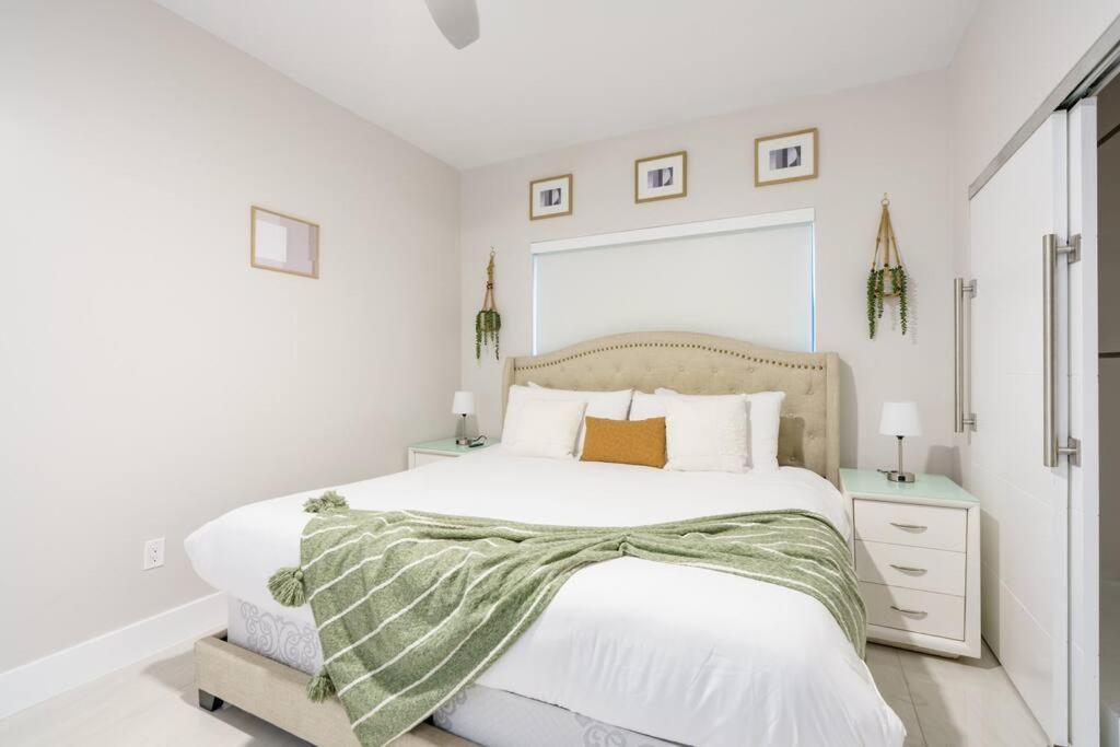 New & Calle Ocho With Arcade! Apartment Miami