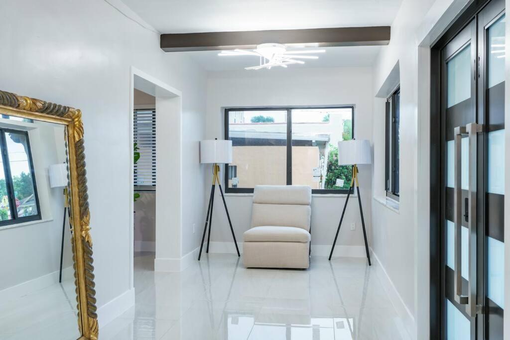 New & Calle Ocho With Arcade! Apartment