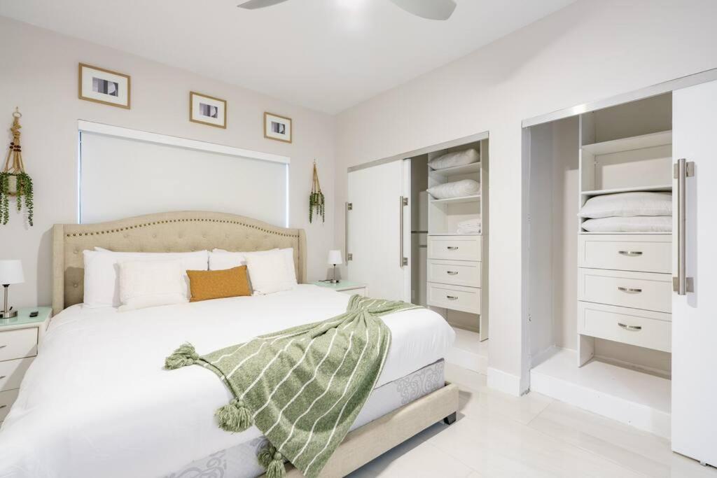 New & Calle Ocho With Arcade! Apartment