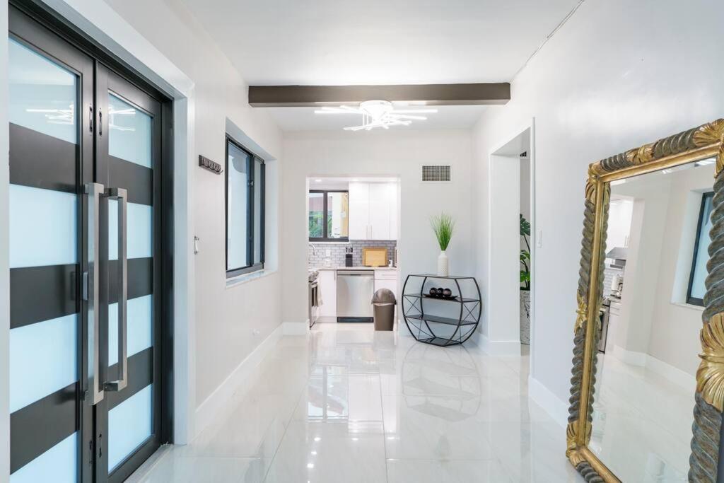 Apartment New & Calle Ocho With Arcade!