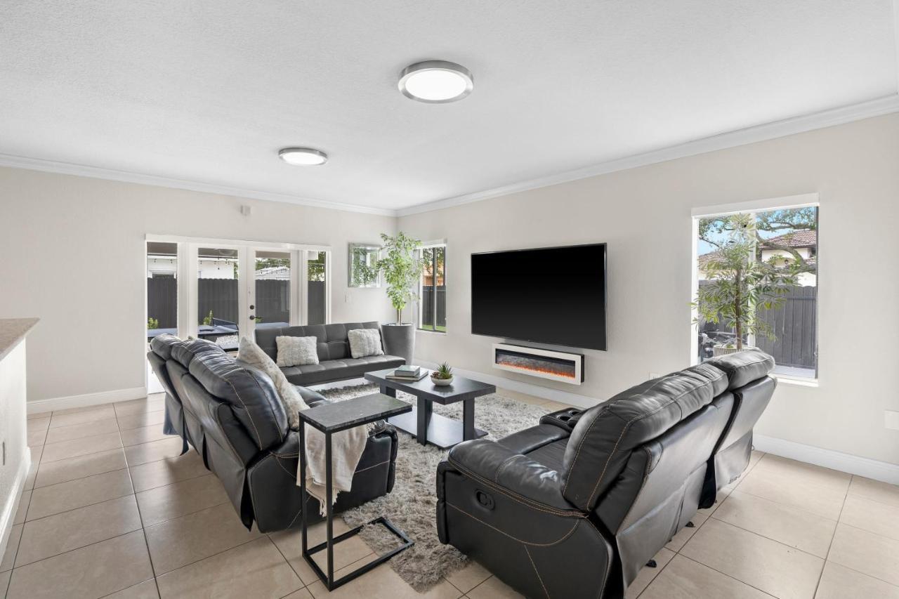 Villa Blanca 4bd Mega W Games Bbq And *