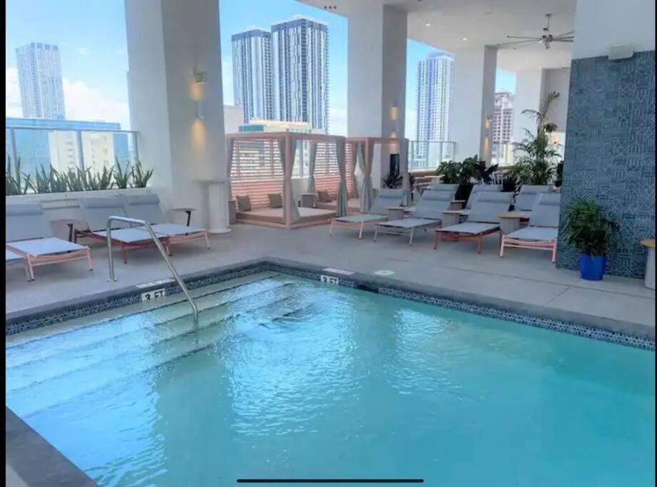 Breathtaking 1br In The Heart Miami