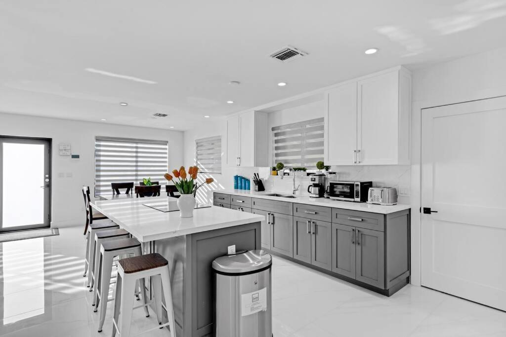 Modern Home, Heated Pool Hot-tub, 12min To Ocean Villa *