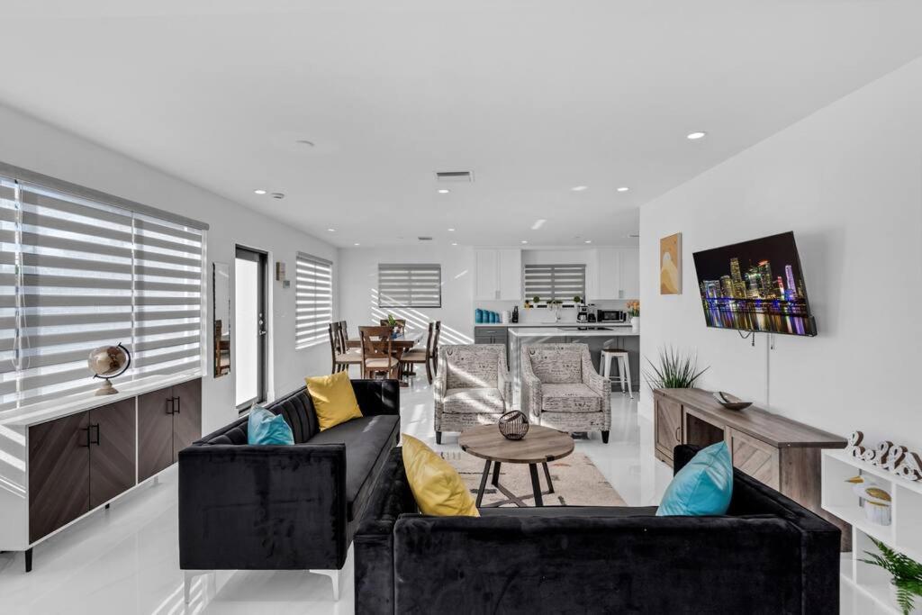 Modern Home, Heated Pool Hot-tub, 12min To Ocean *
