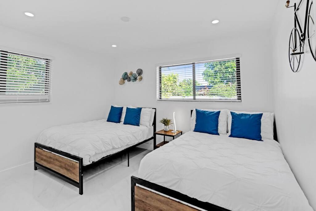 Villa Modern Home, Heated Pool Hot-tub, 12min To Ocean