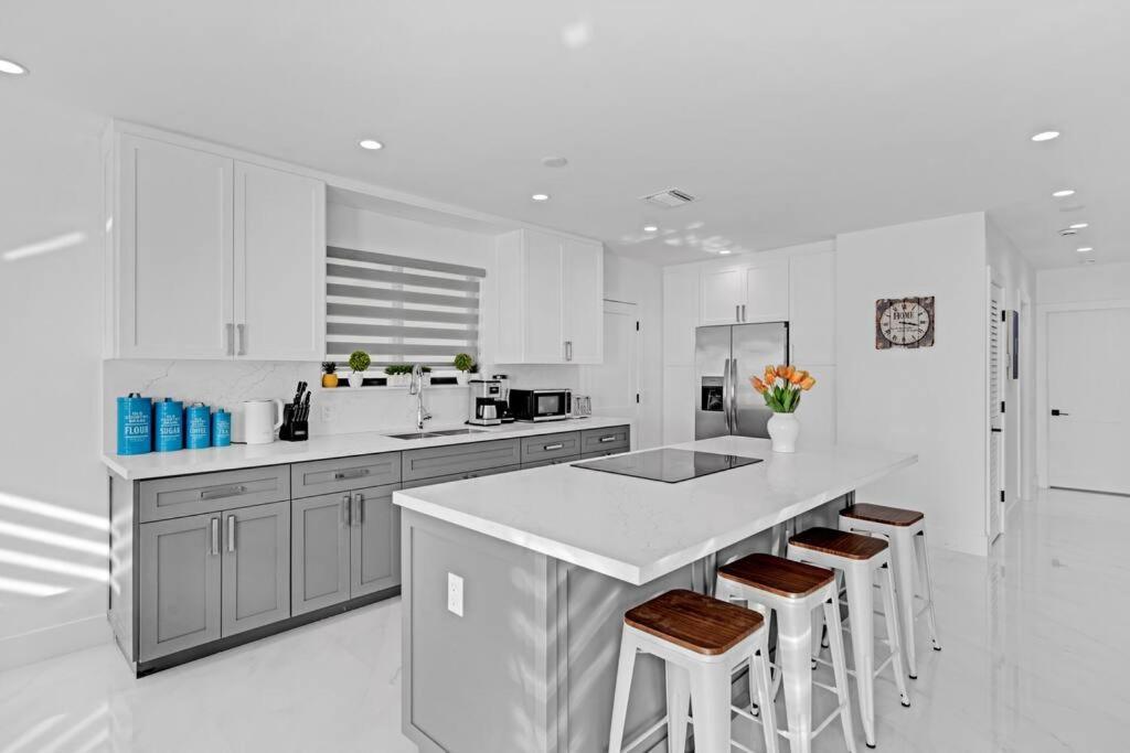 Modern Home, Heated Pool Hot-tub, 12min To Ocean