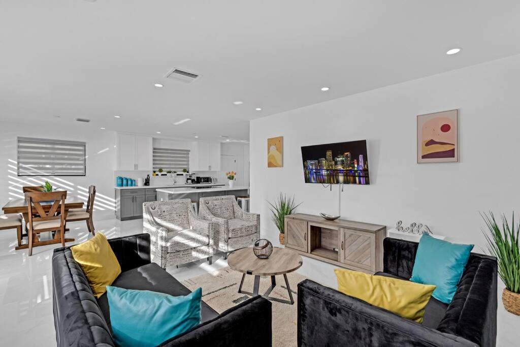 Modern Home, Heated Pool Hot-tub, 12min To Ocean