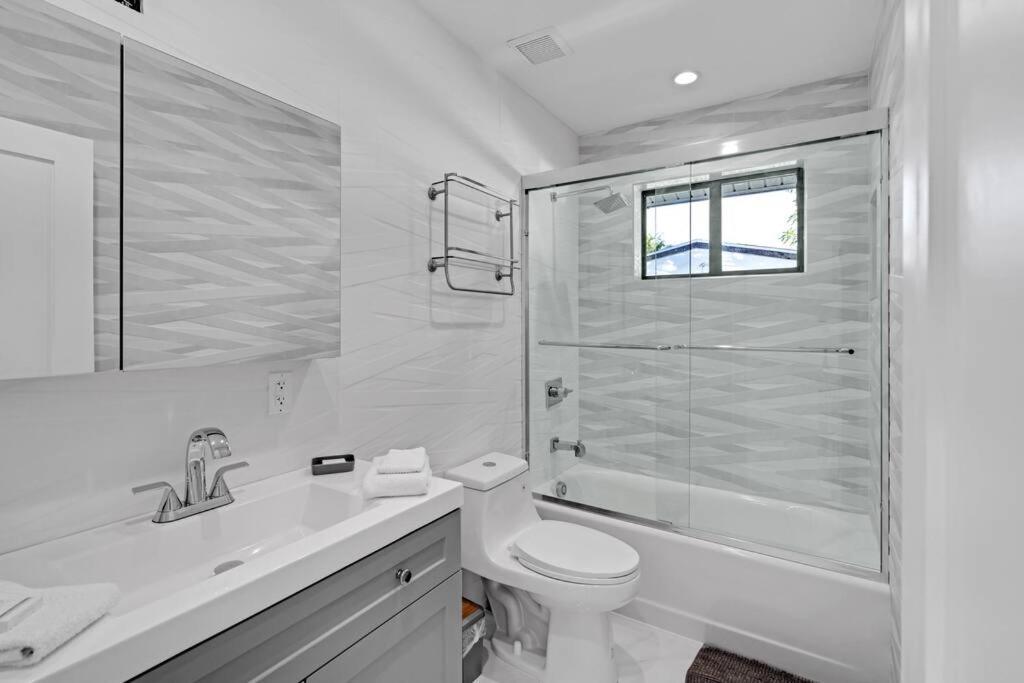 Modern Home, Heated Pool Hot-tub, 12min To Ocean *