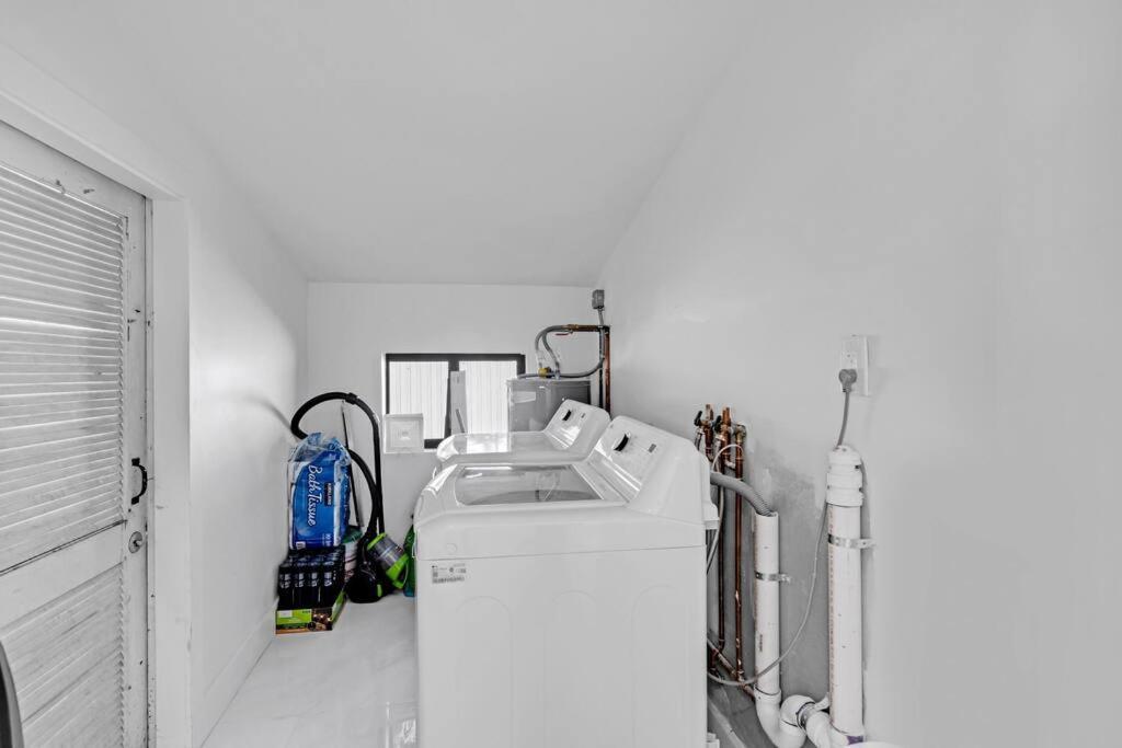 Modern Home, Heated Pool Hot-tub, 12min To Ocean *