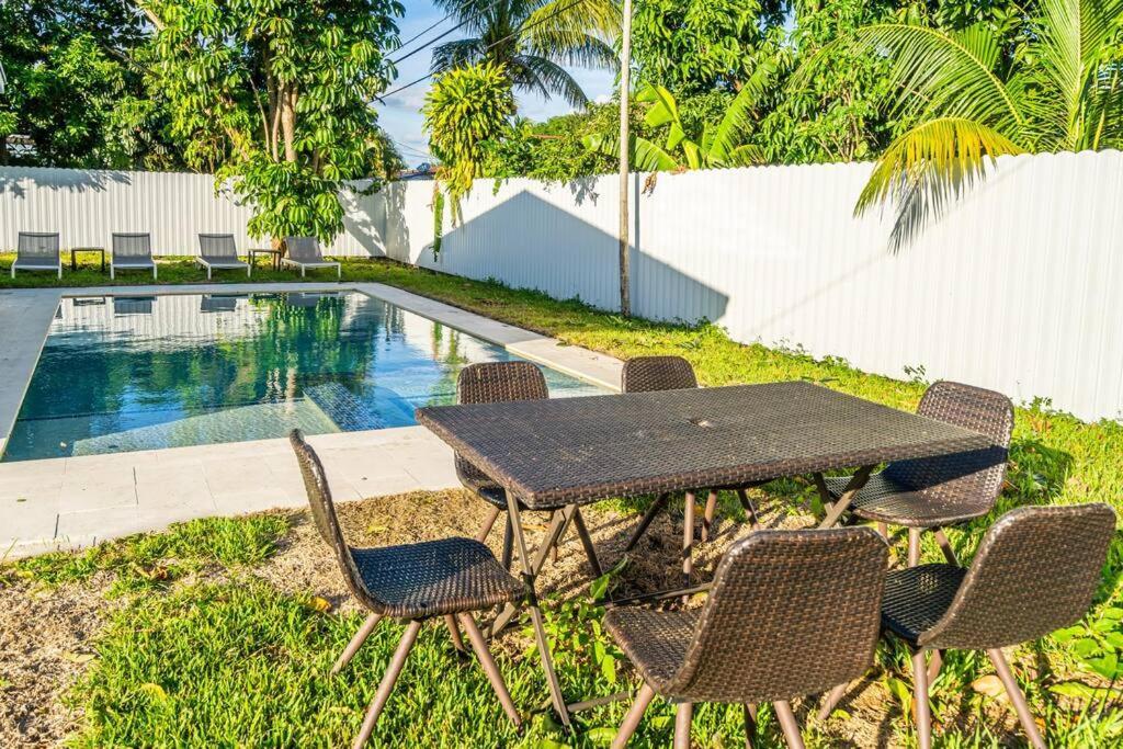 Villa Modern Home, Heated Pool Hot-tub, 12min To Ocean