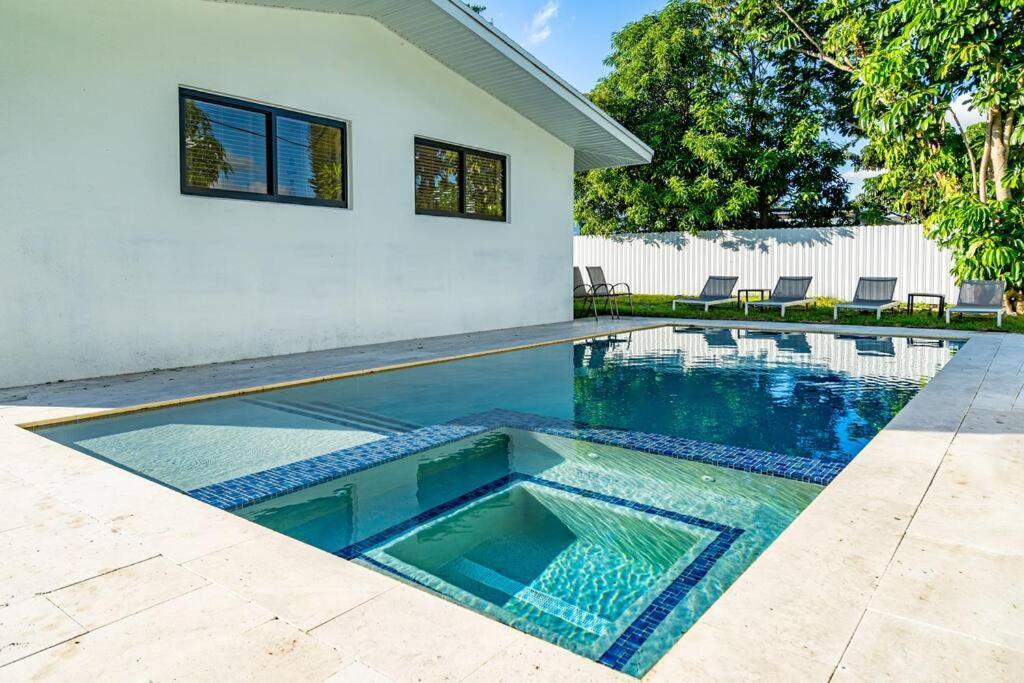 Modern Home, Heated Pool Hot-tub, 12min To Ocean * Miami