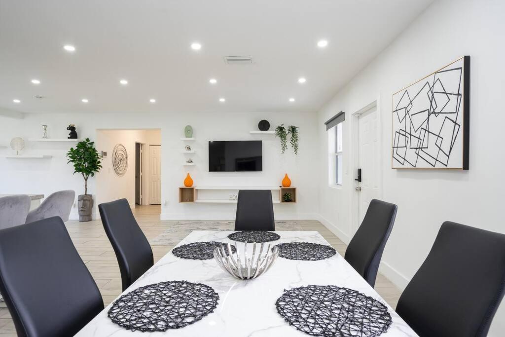 Holiday home Retreat To Luxury / 4br/ Bbq / Courtyard/parking Miami