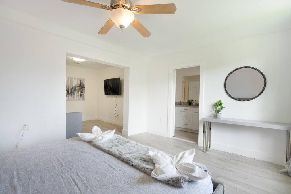Holiday home Retreat To Luxury / 4br/ Bbq / Courtyard/parking
