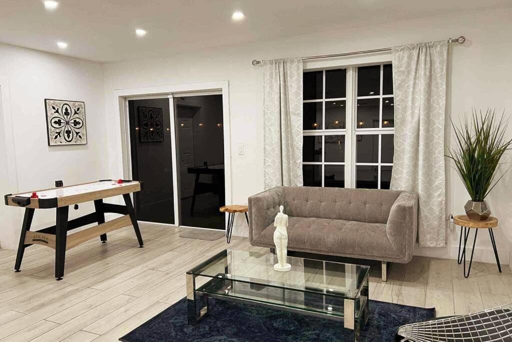 Holiday home Retreat To Luxury / 4br/ Bbq / Courtyard/parking