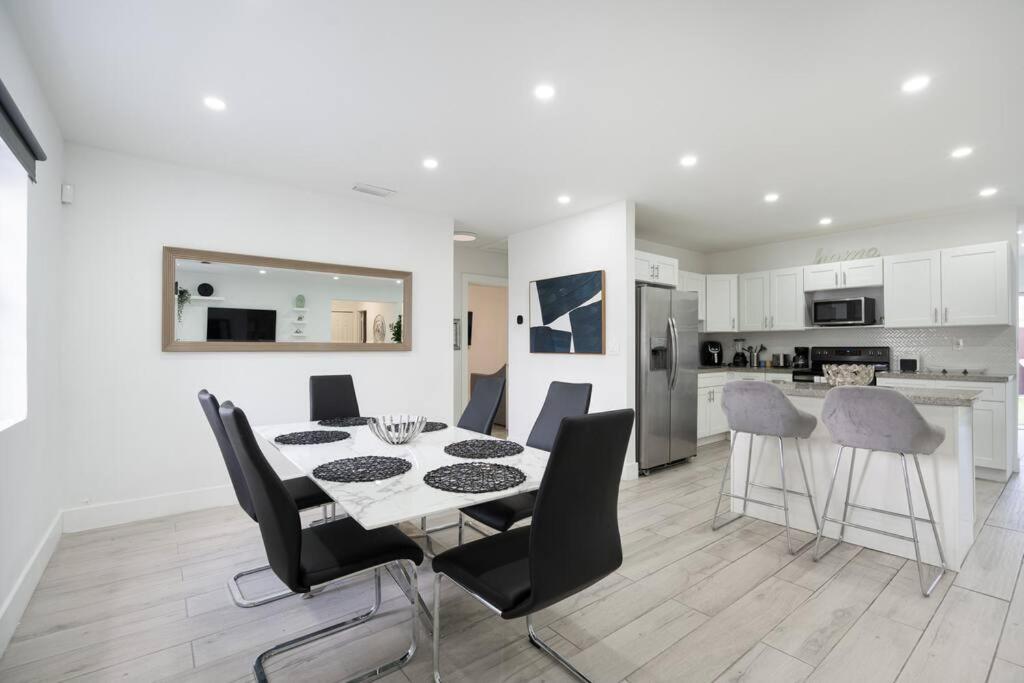 Holiday home Retreat To Luxury / 4br/ Bbq / Courtyard/parking
