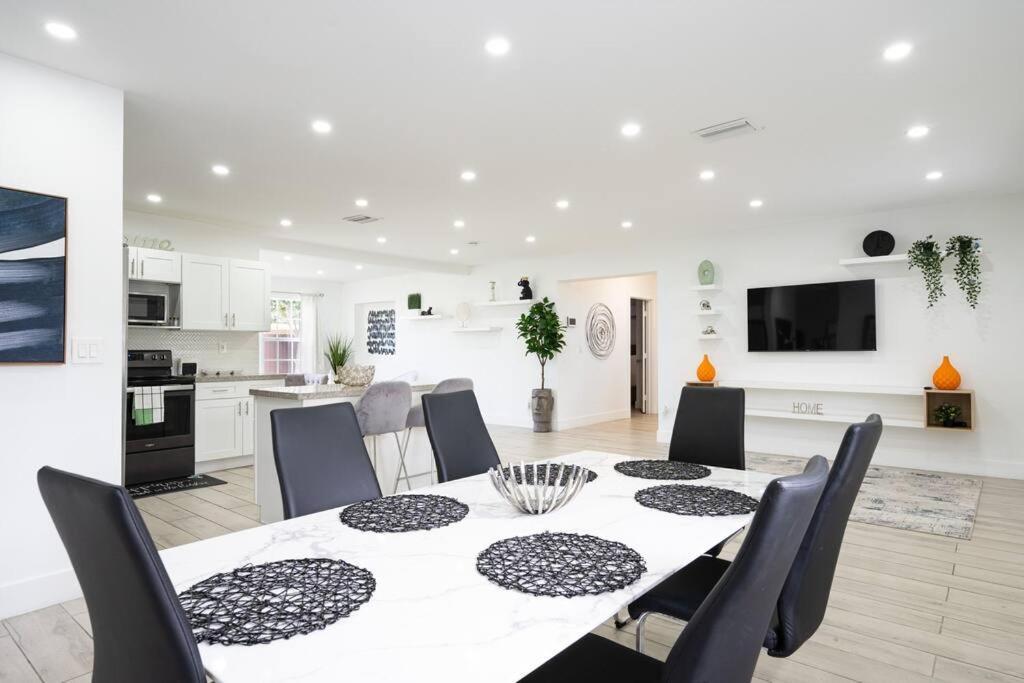 Holiday home Retreat To Luxury / 4br/ Bbq / Courtyard/parking
