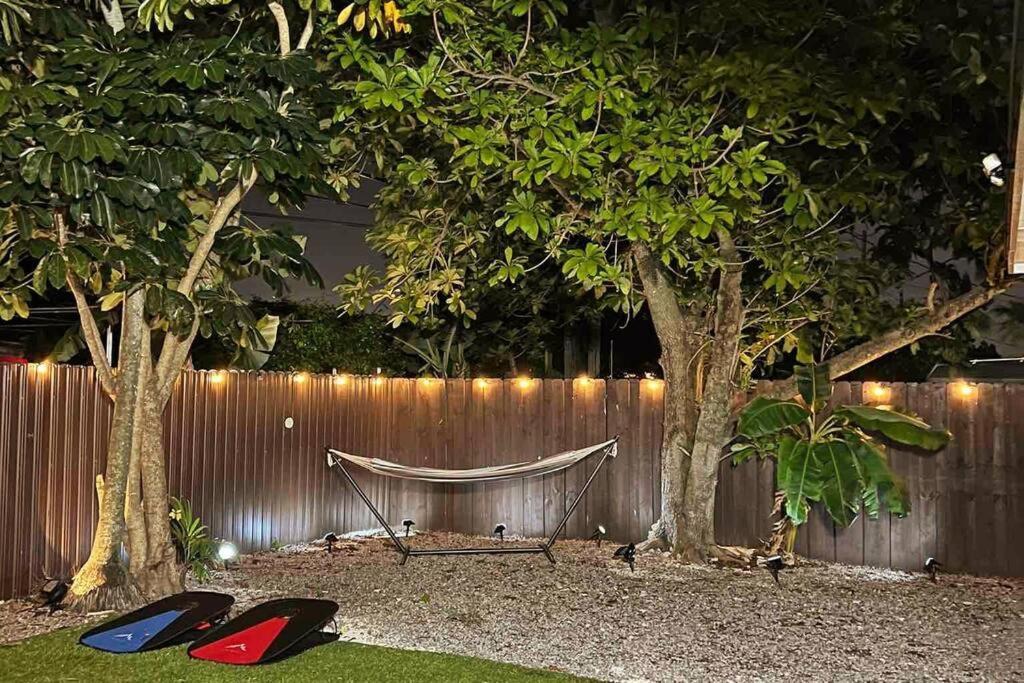 Retreat To Luxury / 4br/ Bbq / Courtyard/parking Holiday home Miami