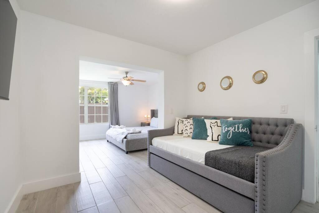 Holiday home Retreat To Luxury / 4br/ Bbq / Courtyard/parking