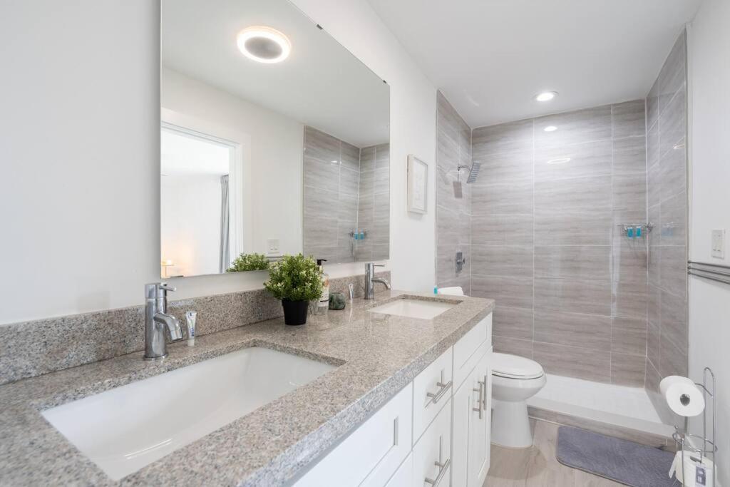 Retreat To Luxury / 4br/ Bbq / Courtyard/parking *