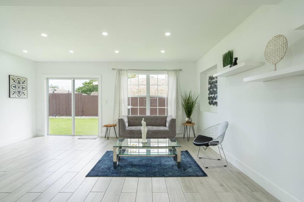 Retreat To Luxury / 4br/ Bbq / Courtyard/parking *