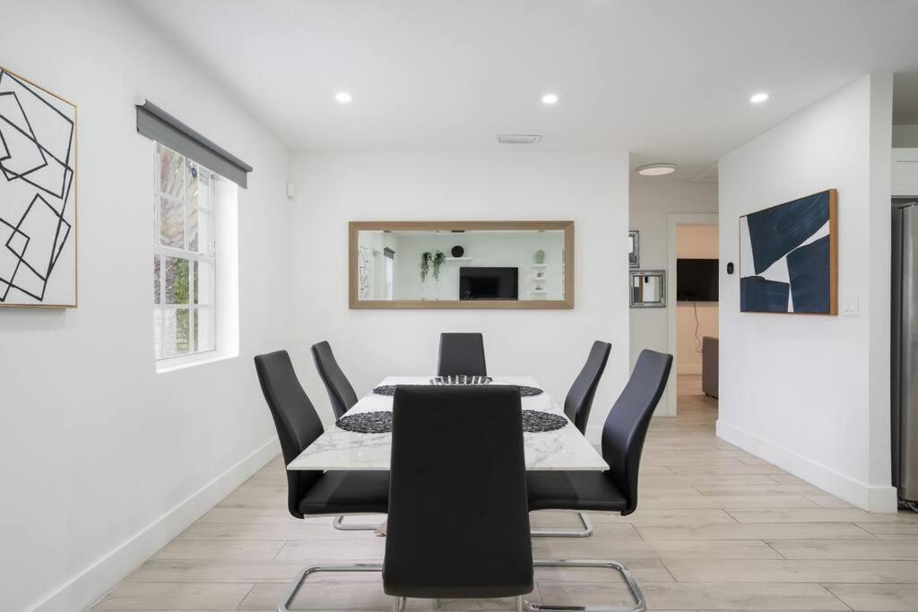 Retreat To Luxury / 4br/ Bbq / Courtyard/parking Miami