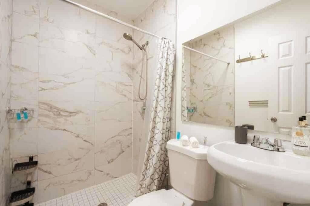 Retreat To Luxury / 4br/ Bbq / Courtyard/parking Holiday home *