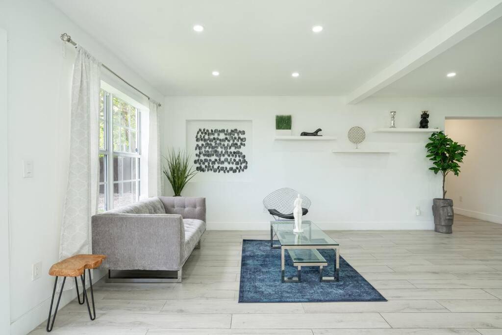 Retreat To Luxury / 4br/ Bbq / Courtyard/parking * Miami