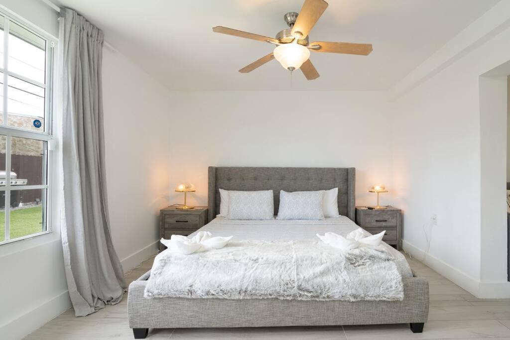 Retreat To Luxury / 4br/ Bbq / Courtyard/parking * Miami
