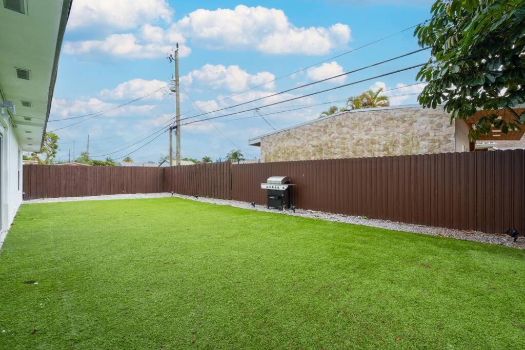Retreat To Luxury / 4br/ Bbq / Courtyard/parking Holiday home Miami