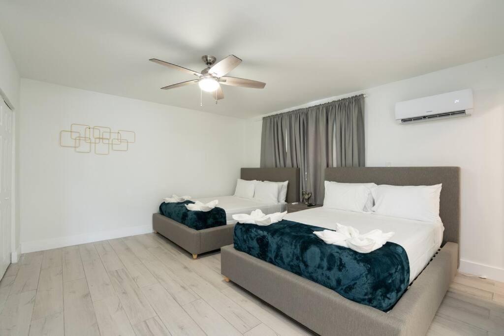 Holiday home Retreat To Luxury / 4br/ Bbq / Courtyard/parking *