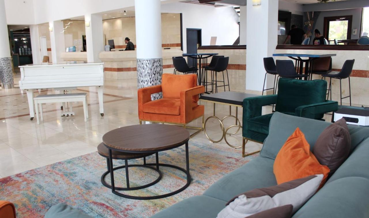 Hotel Regency Airport