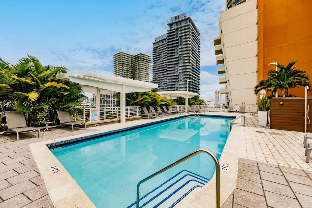 Palm Place Heart Of With Parking Pool And Gym Vakantiehuis *