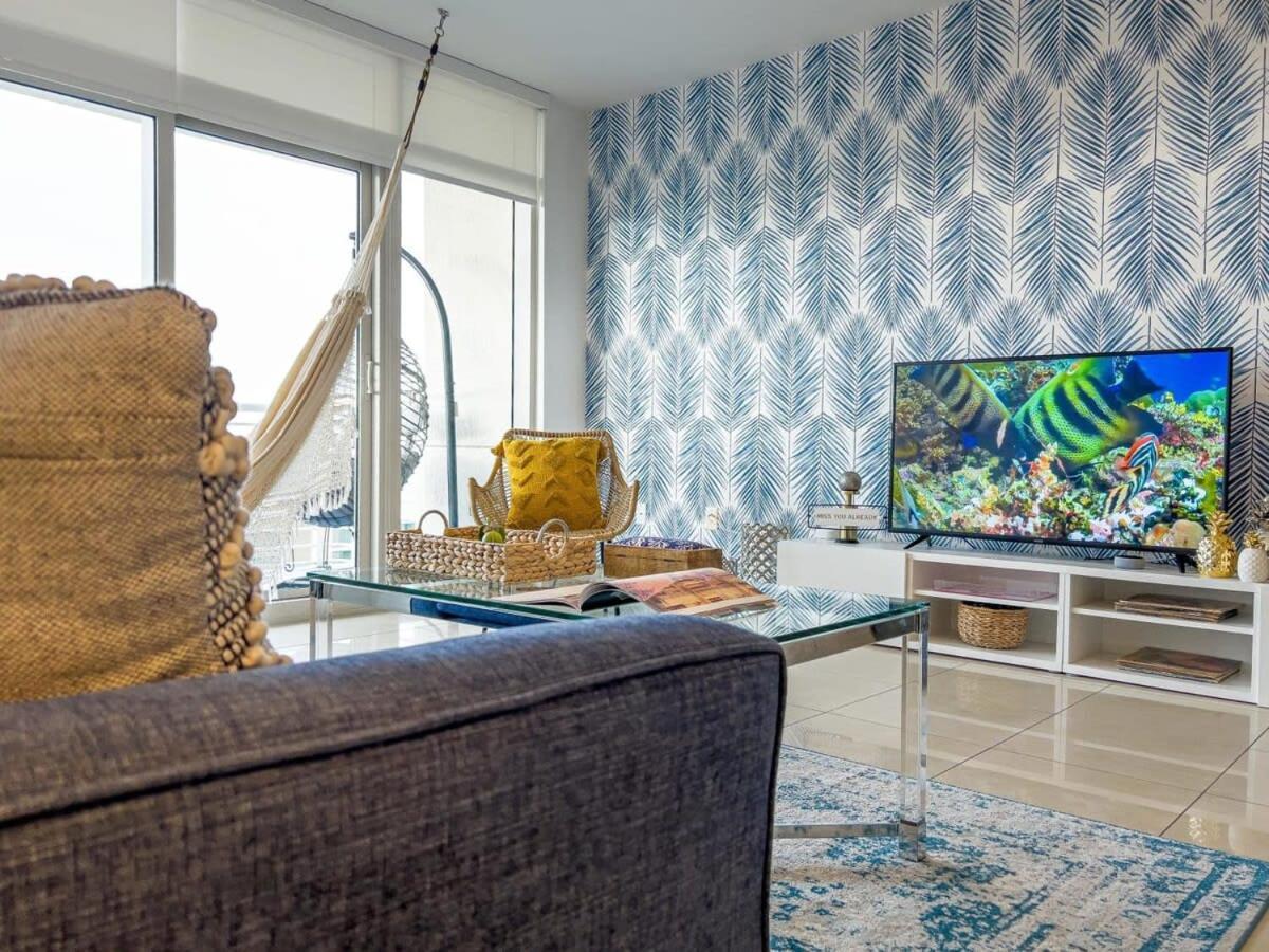 Palm Place Heart Of With Parking Pool And Gym Vakantiehuis *
