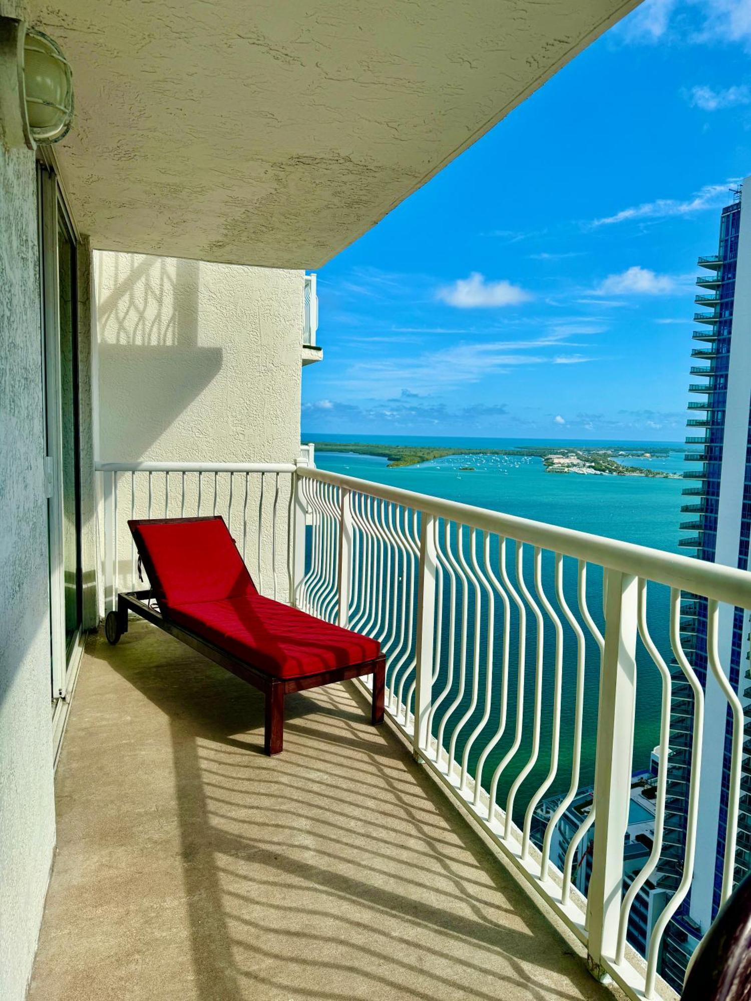 Brickell Unit, Amazing View, Balcony, Pool, 1 Free Parking * Miami