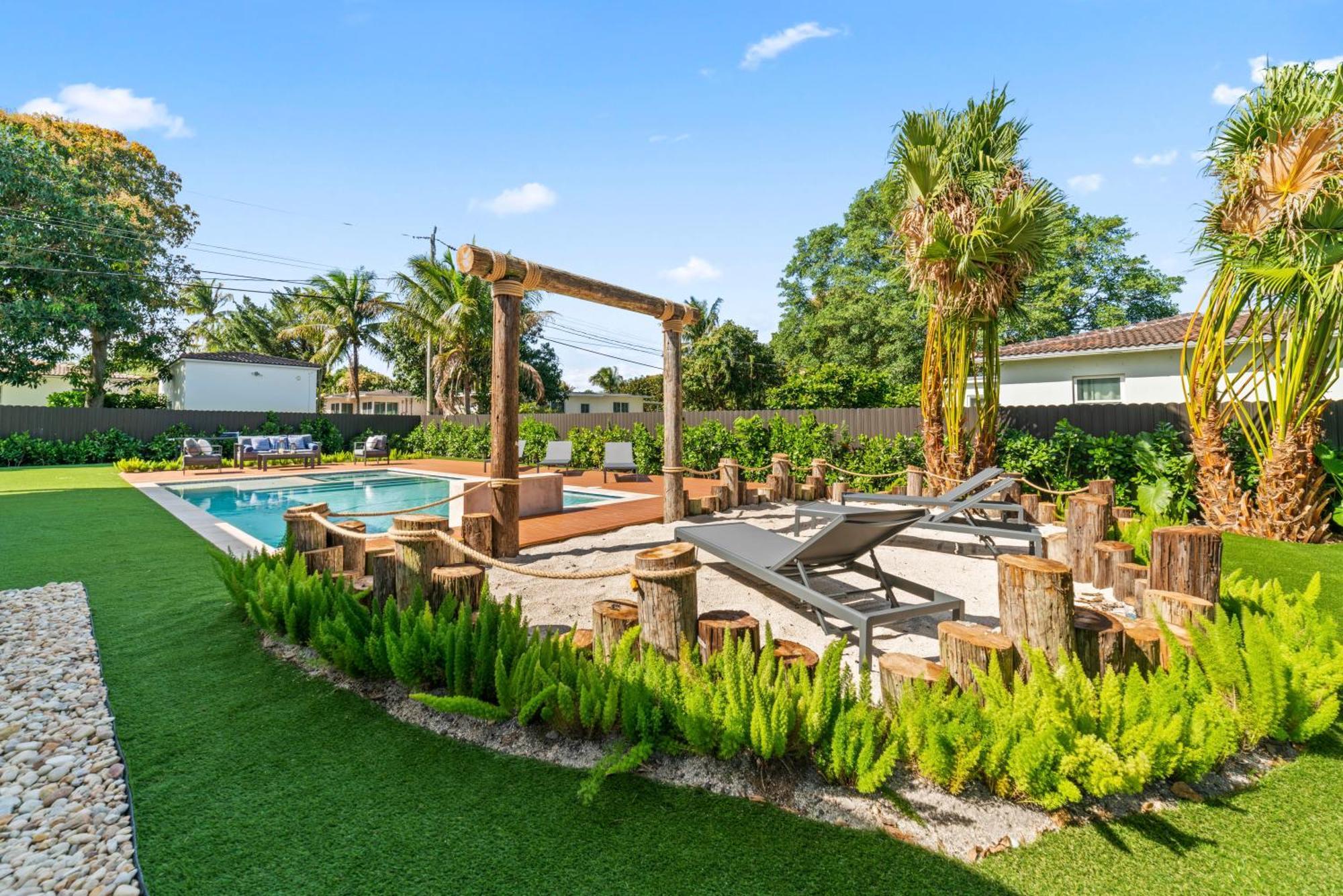 Full Amenities Big House Pool Jacuzzi 6br L64 *