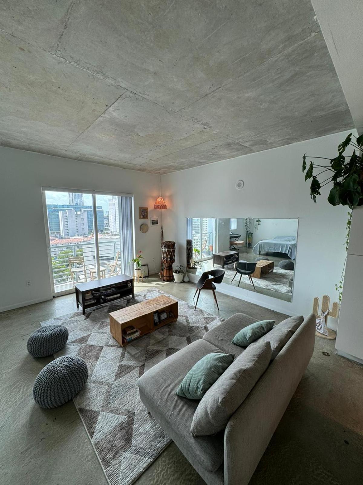 Loft 1 *