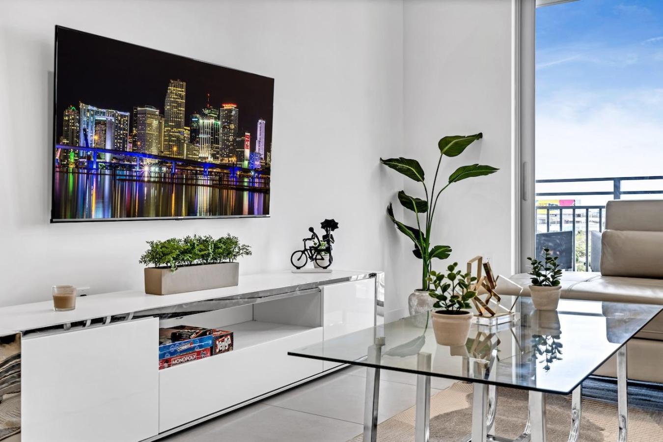 Chic 3 Bed Retreat Mins Brickell With Free Parking Apartment *