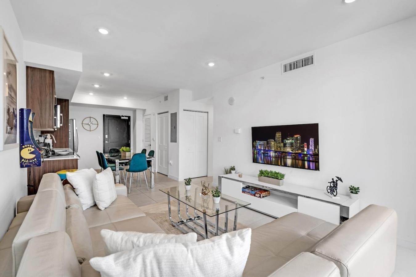 Chic 3 Bed Retreat Mins Brickell With Free Parking * Miami