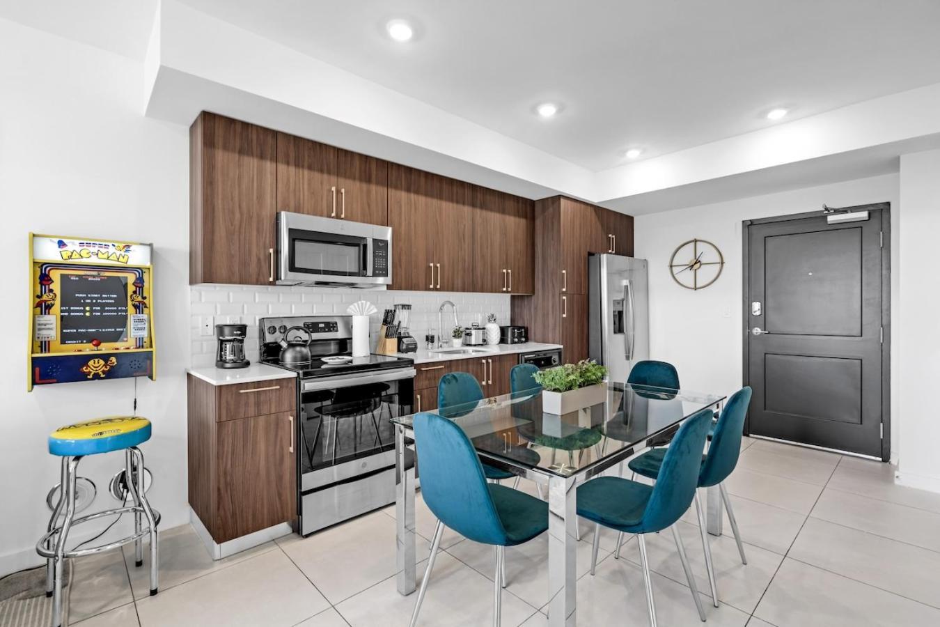 Chic 3 Bed Retreat Mins Brickell With Free Parking Apartment